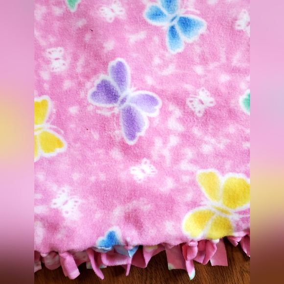 🆕 Blanket, 56" by 41". Pink's  yellows lime green blue White. For kids-adults - Picture 1 of 4